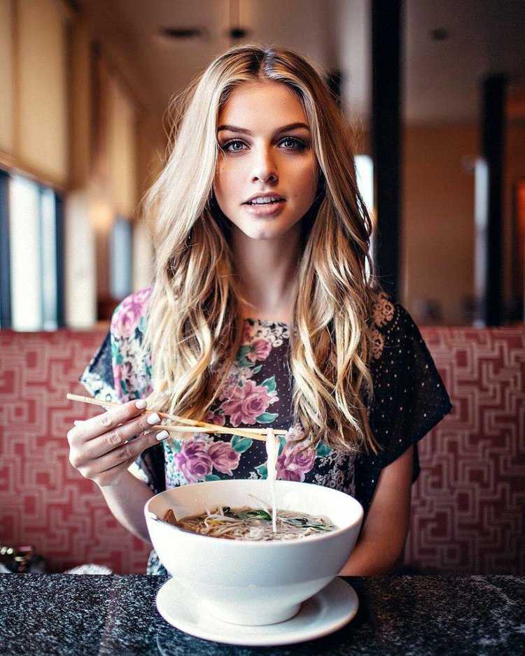Marina Laswick портрет