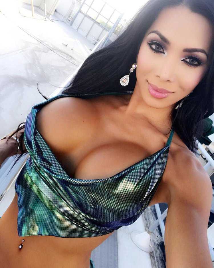 Alina Lewis грудь