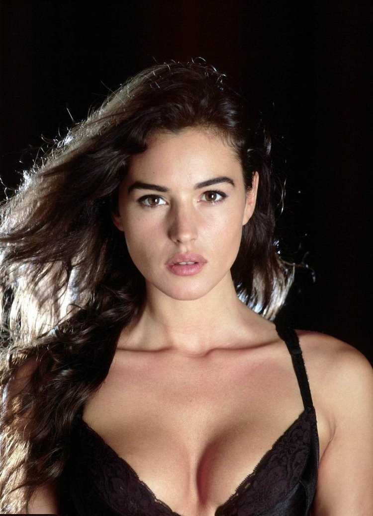 Catrinel Menghia в Нижнем белье