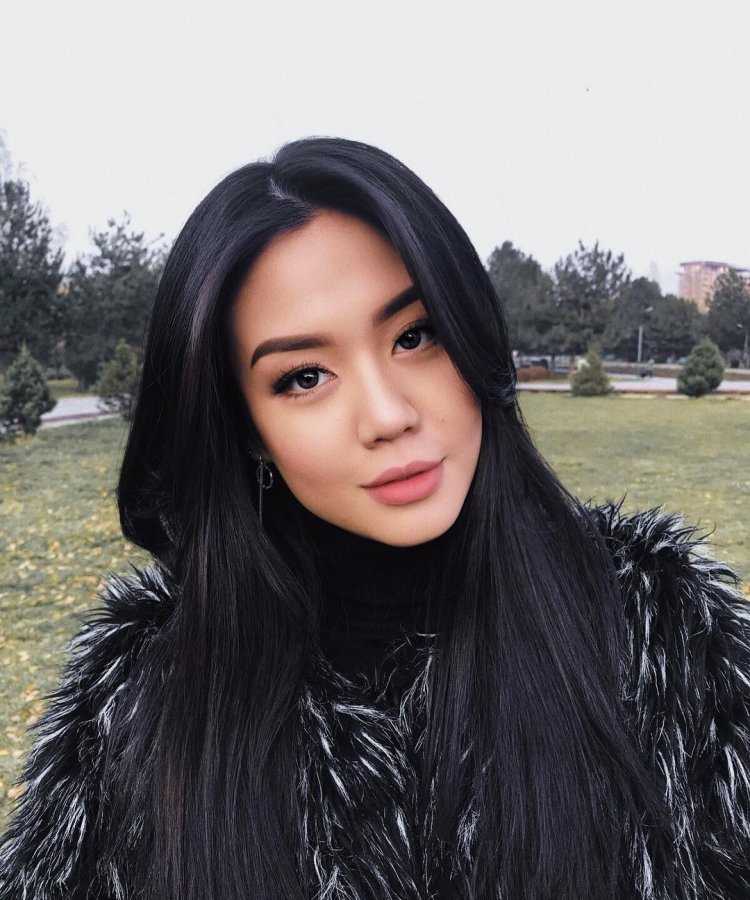 Айжан Асемова у Гоар Аветисян