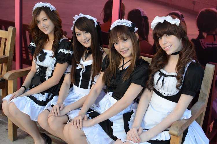 Мейдо кафе в Японии