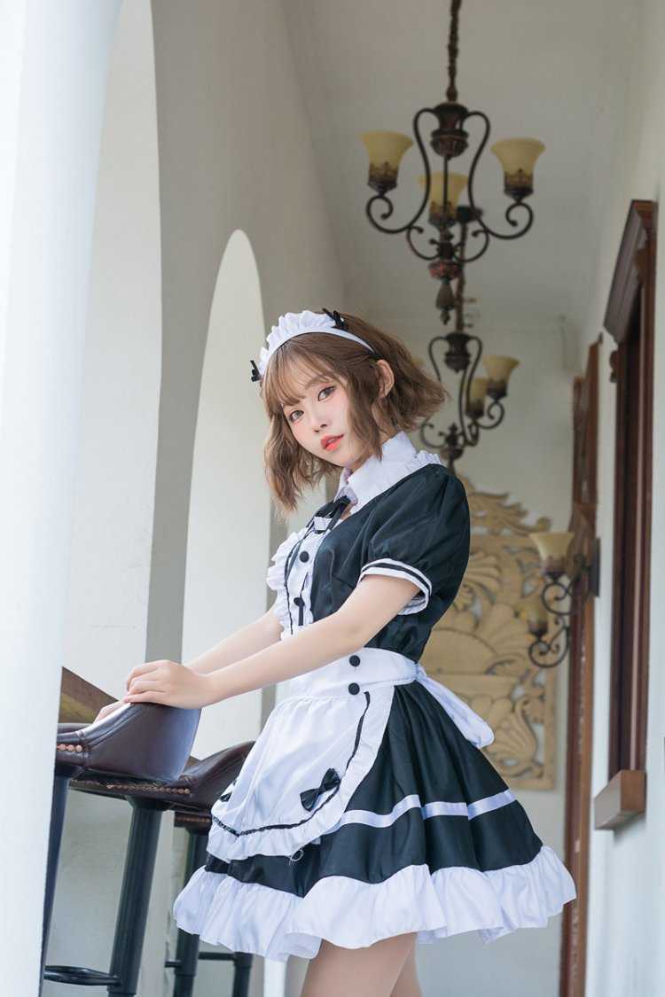 Лесли косплей горничная