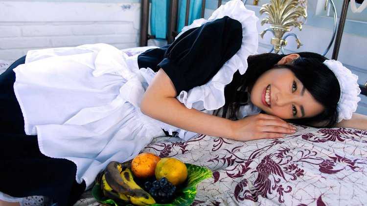 Красивые азиатские горничные