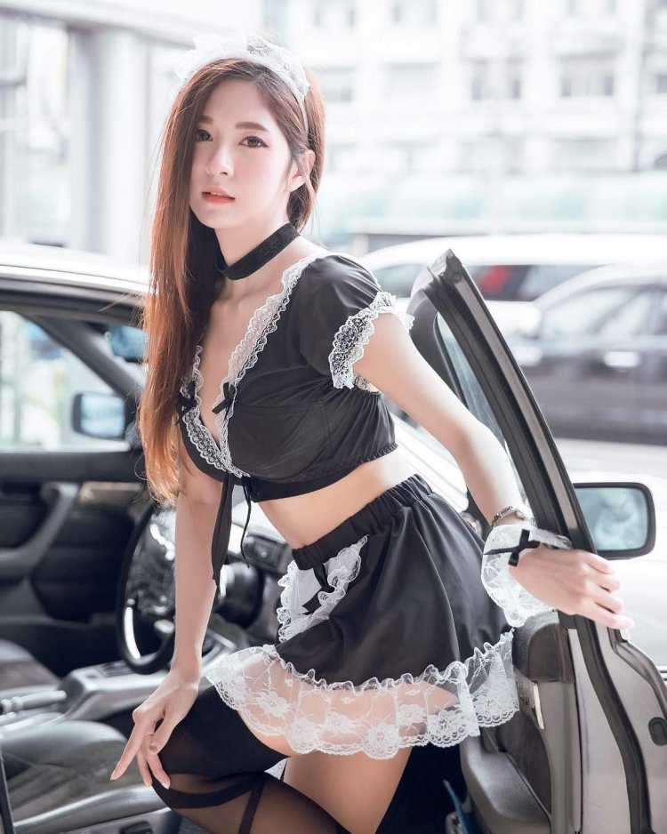 Азиатские девушки горничные