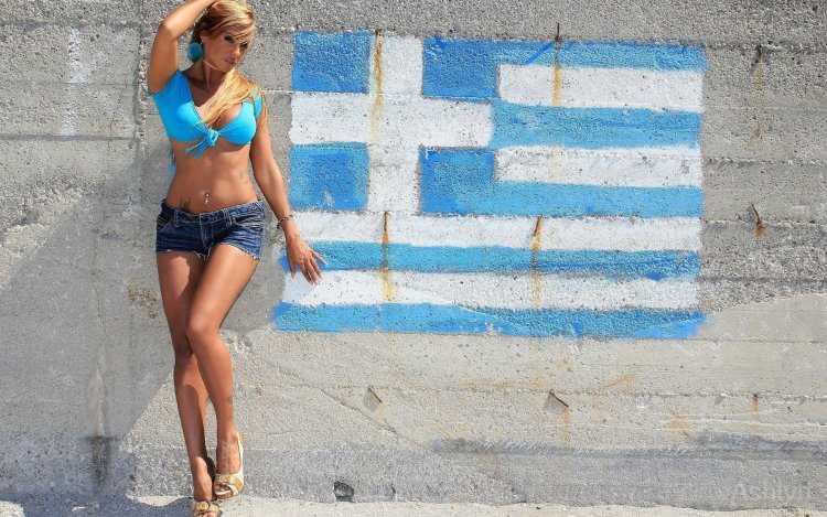 Эшли булгари в шортах