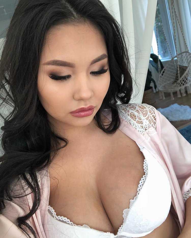 Азиатские красотки селфи