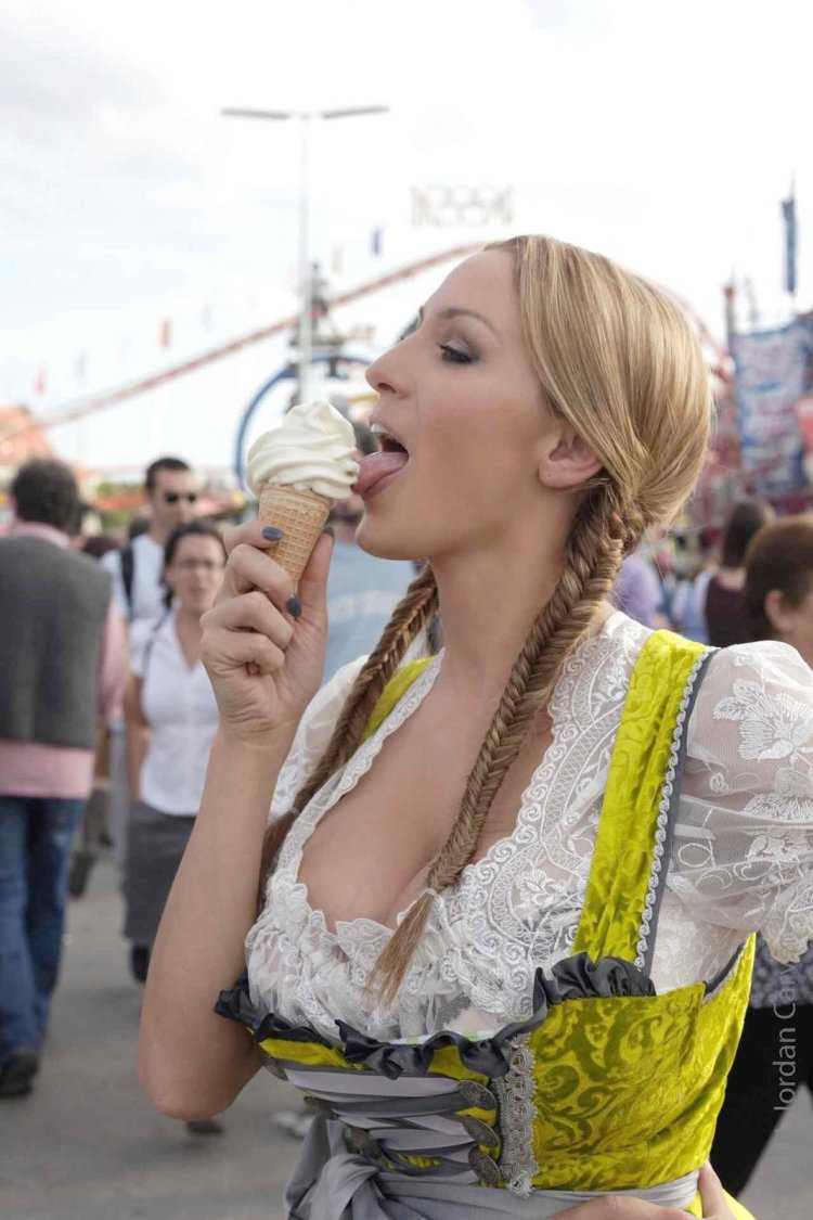 Джордан Карвер на Октоберфест