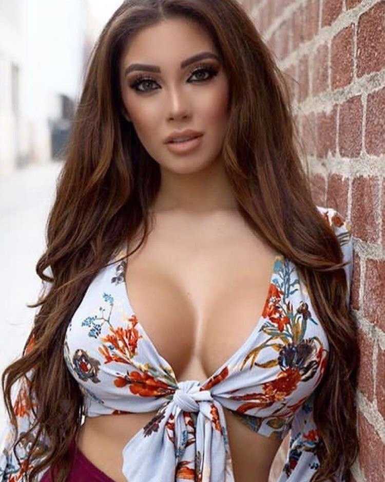 Анастасия Квитко декольте