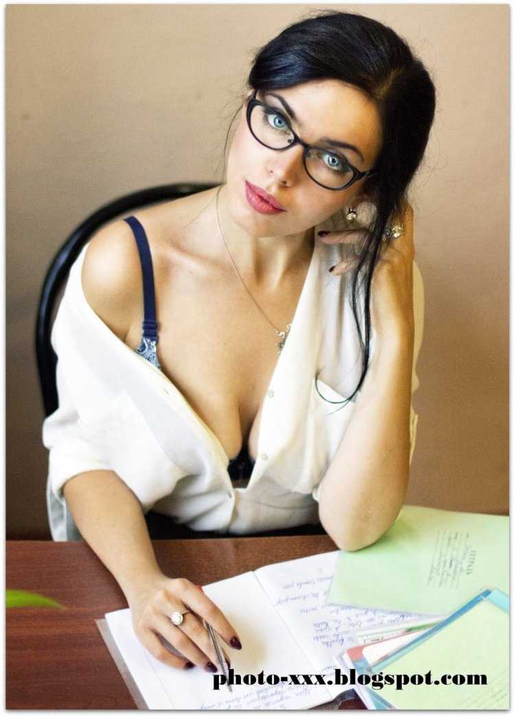 Анна Сонг секретарь