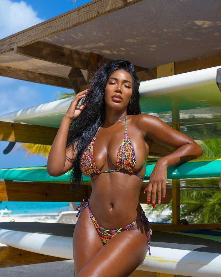 Monifa Jansen Амазонка