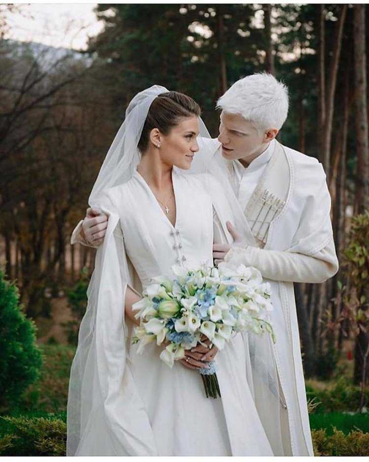 Грузинская девушка в горах