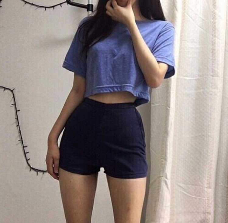 Топ и шорты кореянки
