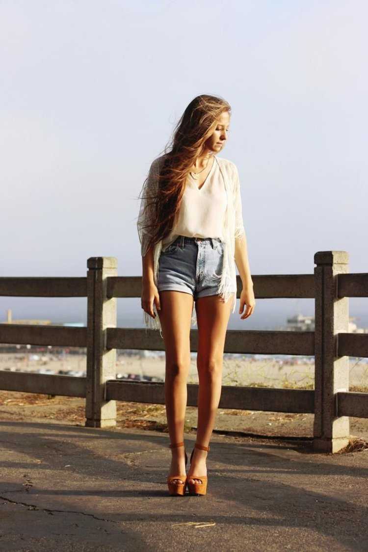 Девушки с длинными ногами