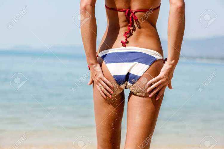 Попы женщина снизу вверх золотой