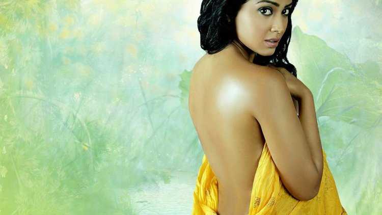 Шрия Саран топлес