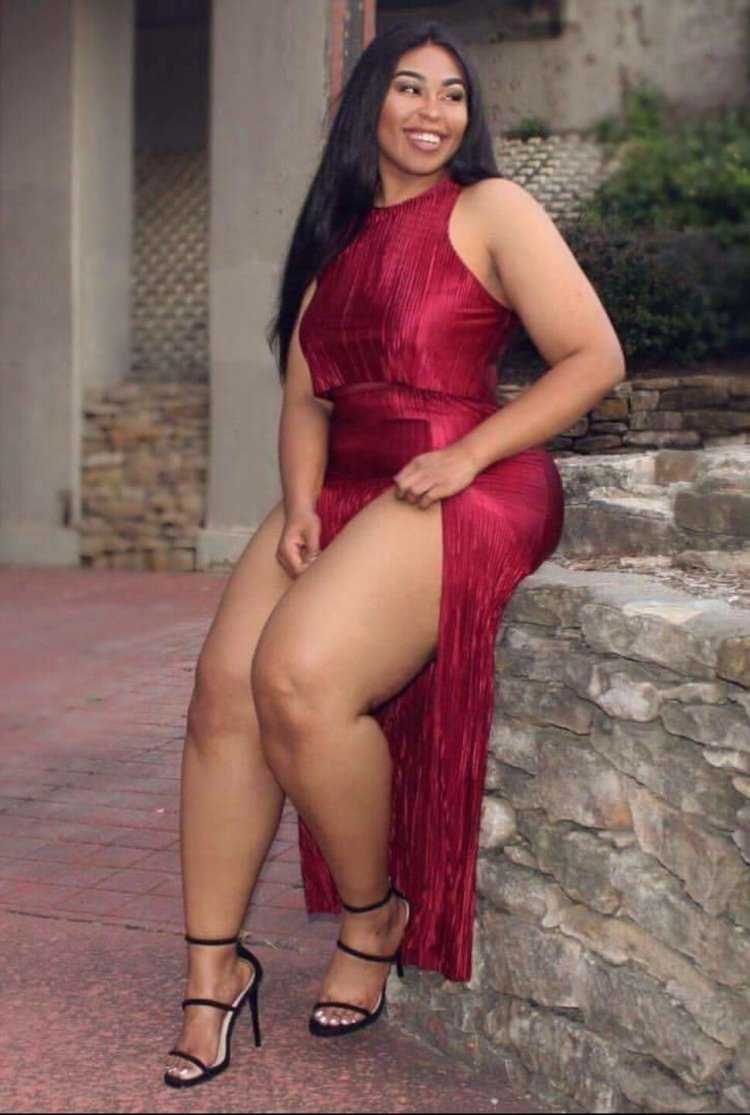 Девушки с огромными бедрами