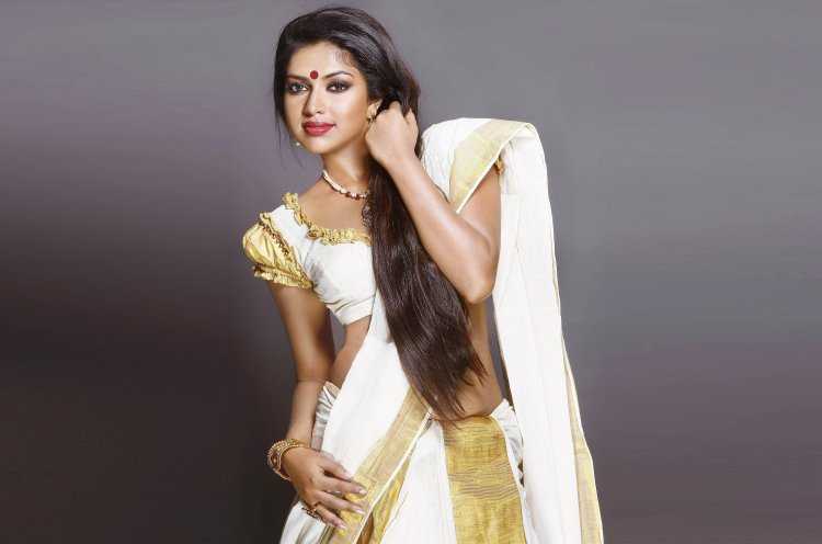 Амала Кхан индийский