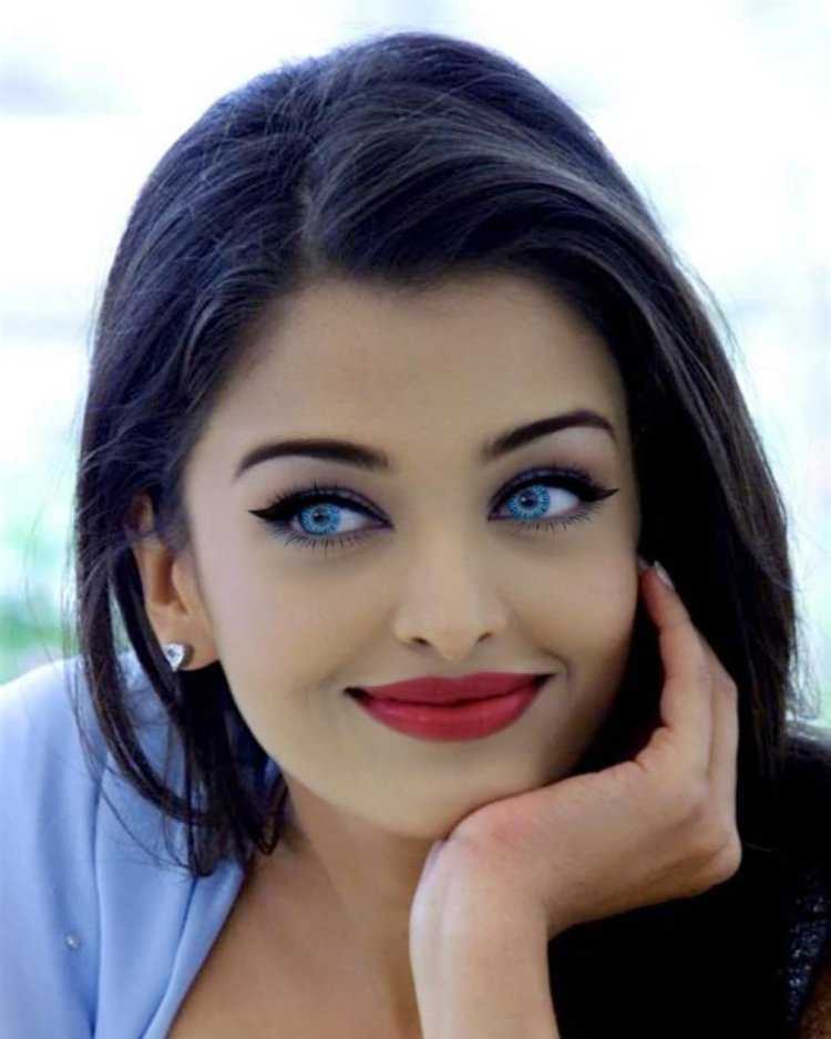 Индийская брюнетка55