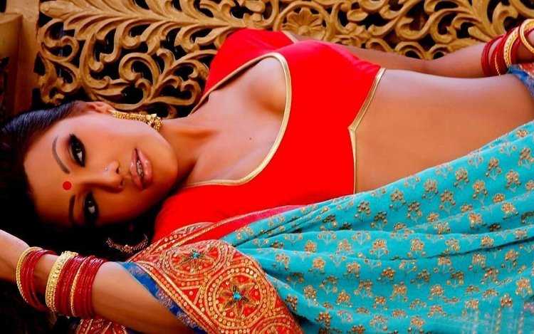 Красивые молодые индуски