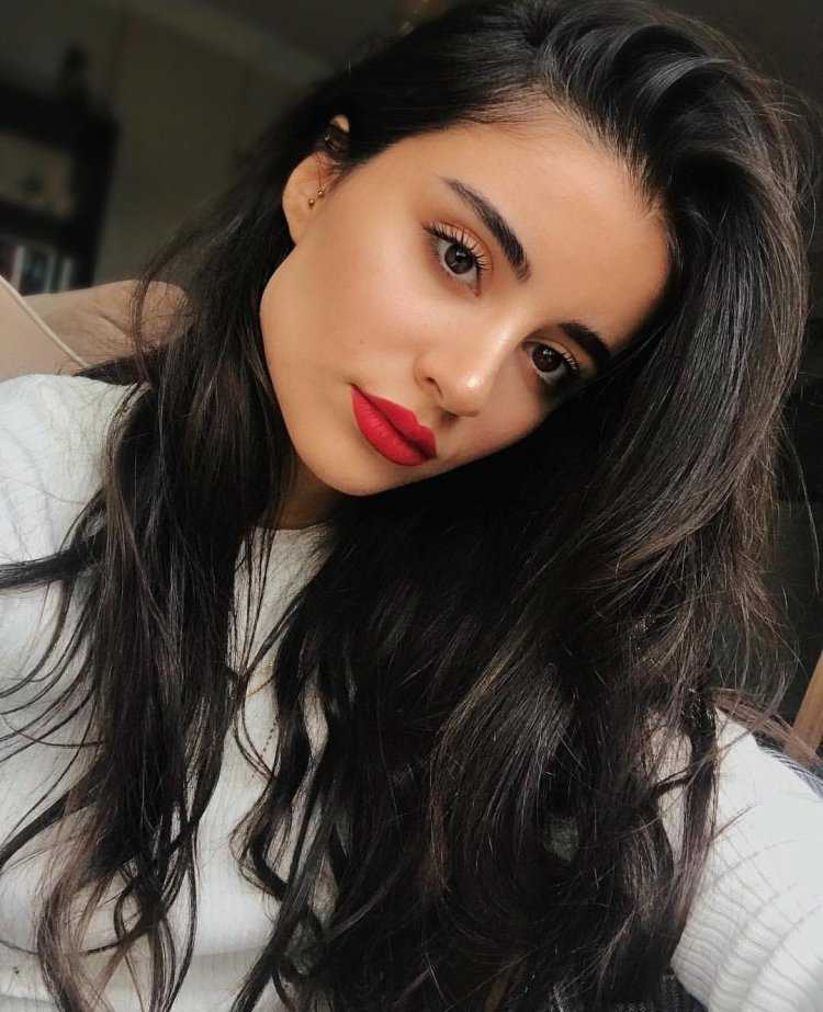 Интересная брюнетка21