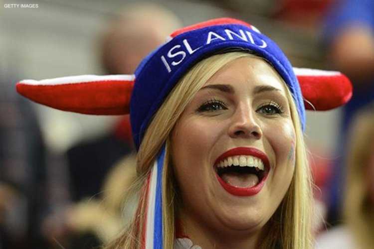 Футбольная болельщица Исландия