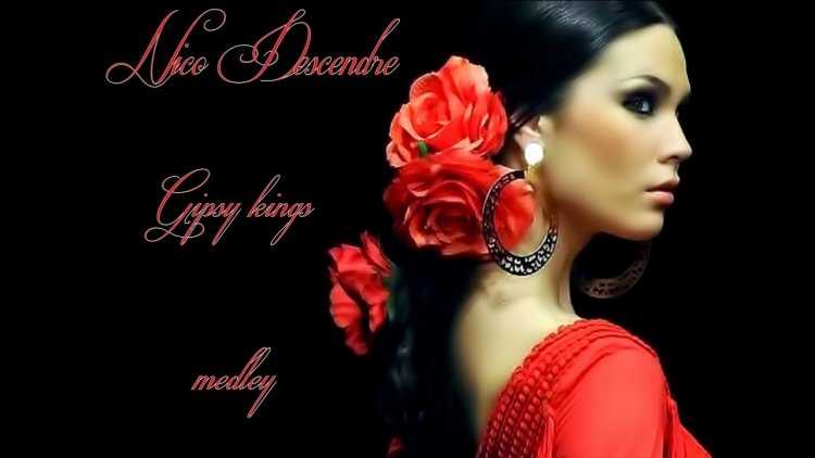 Испанка с розой в волосах