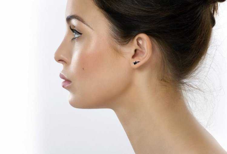 Женское лицо в профиль