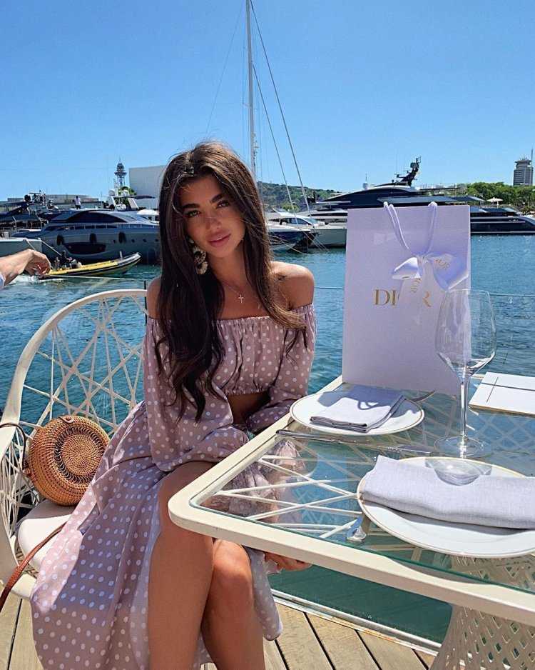 Состоятельная девушка