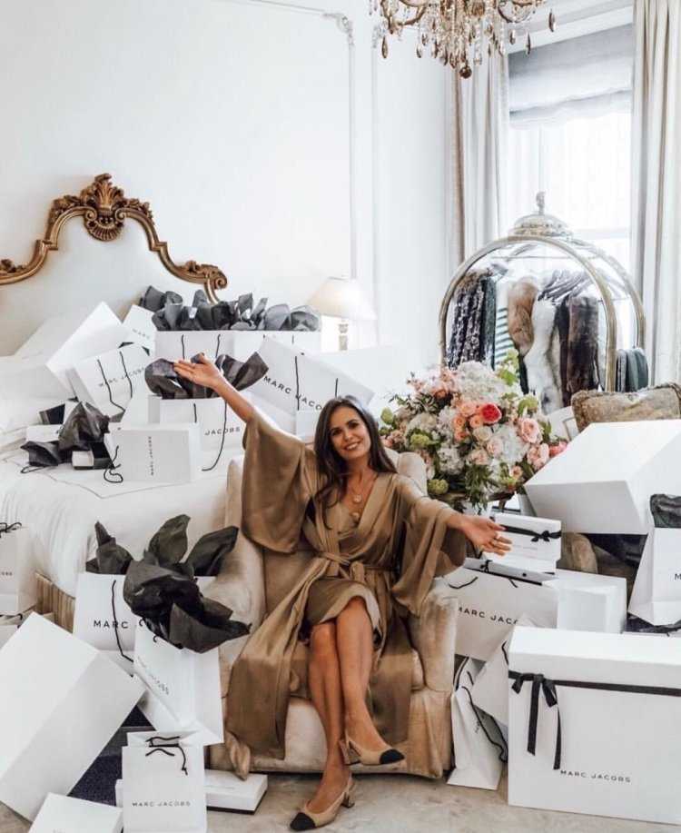 Женщина в роскоши