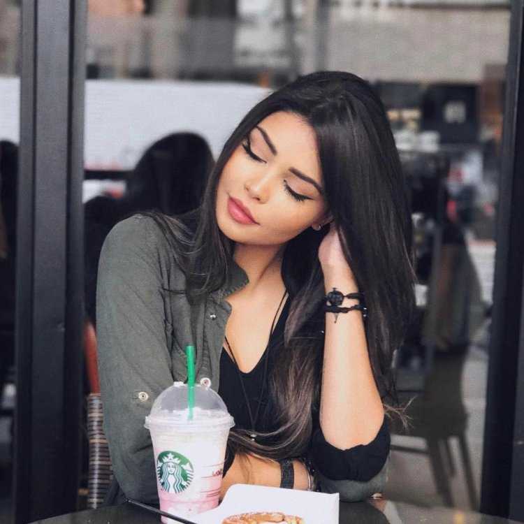 Аманда Хаммер брюнетка