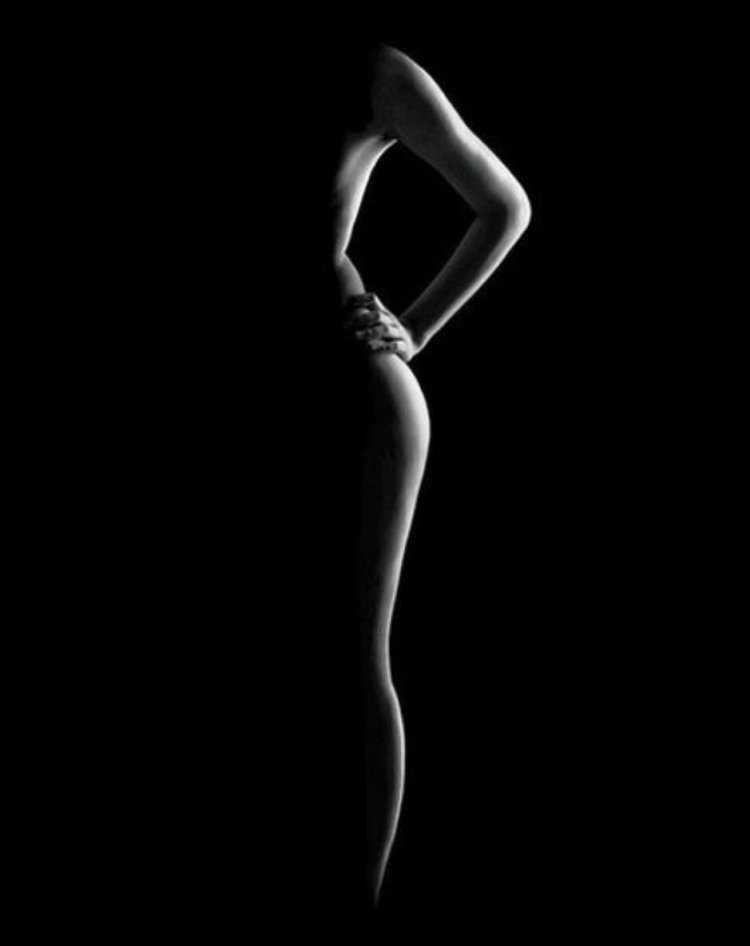 Красивый изгиб тела