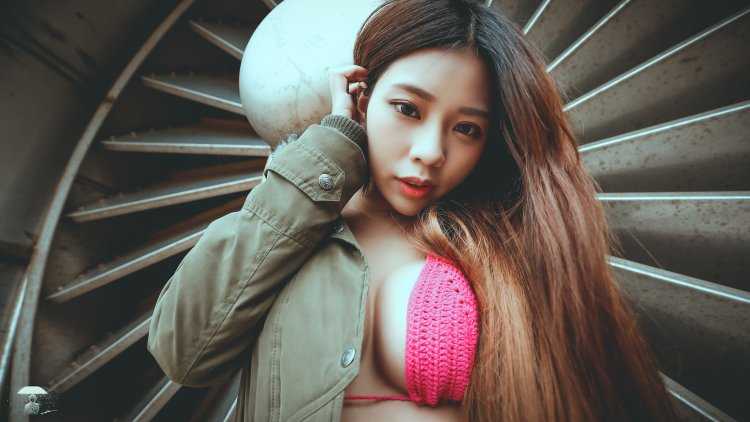 Азиатская внешность девушки