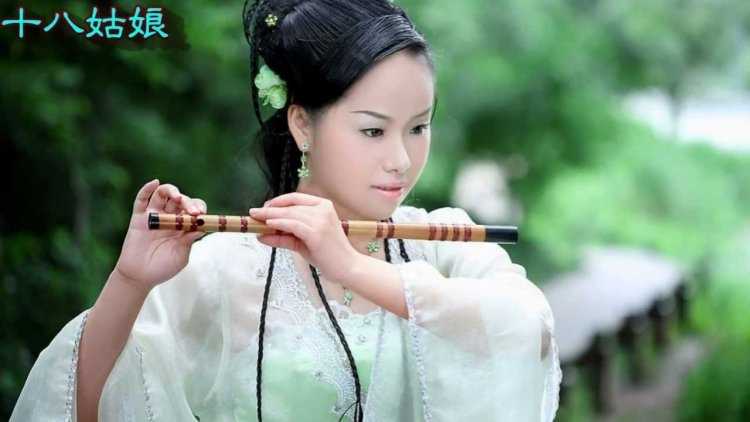 Китайская девушка и флейта