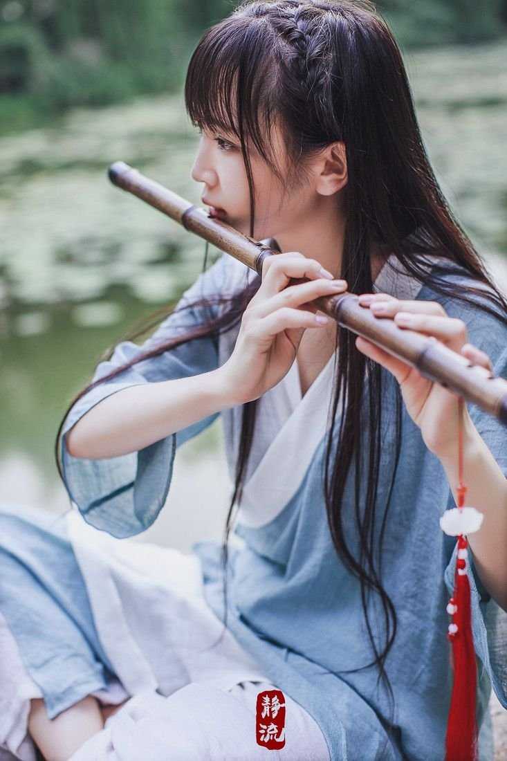 Японка с флейтой