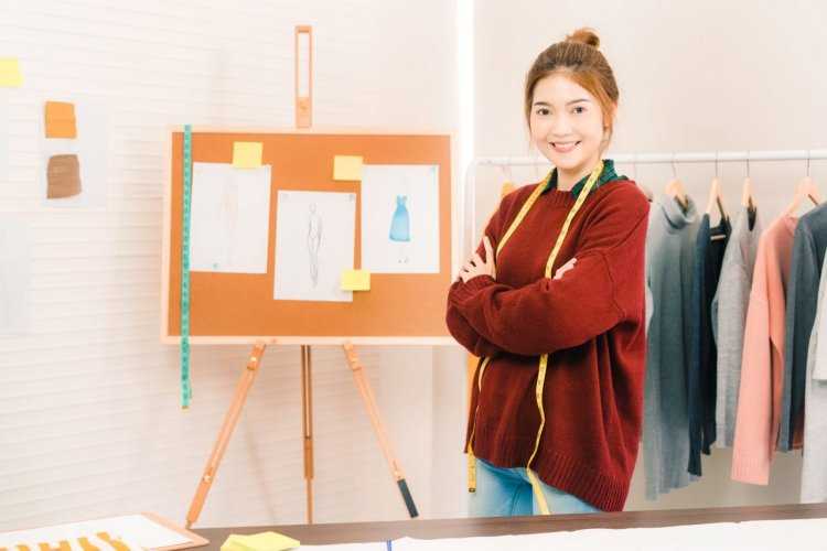 Знаменитый дизайнер одежды женщина азиатка