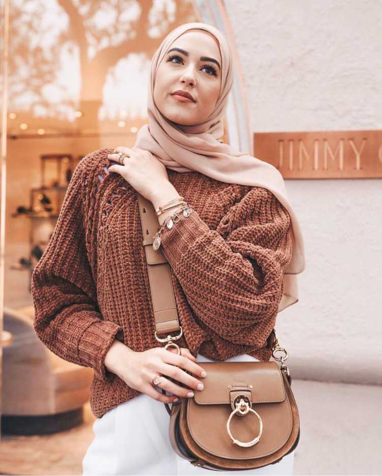 Мусульманка плачет