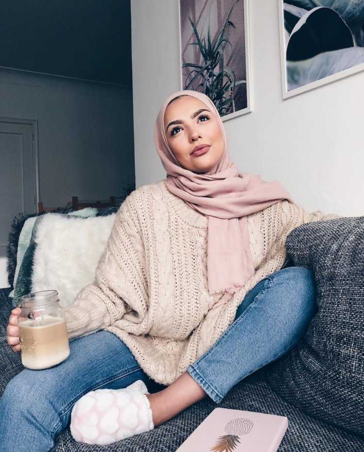 Девушки в хиджабе в обтяжку