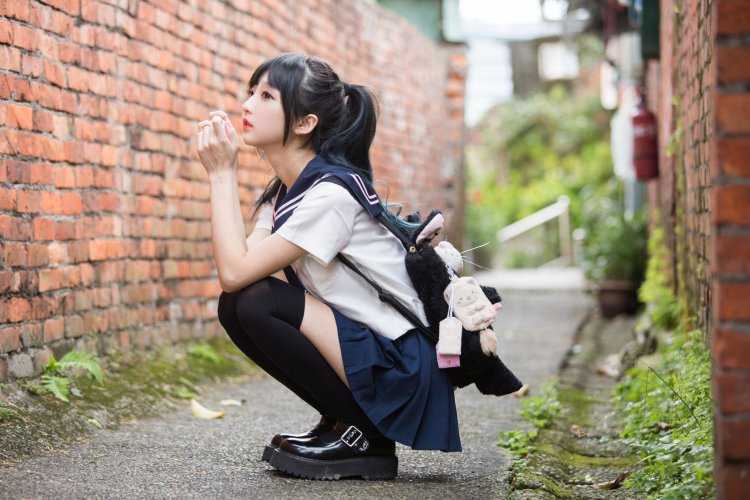 Азиатские девушки в школьной форме