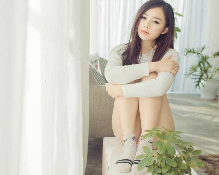 Японские девушки на корточках