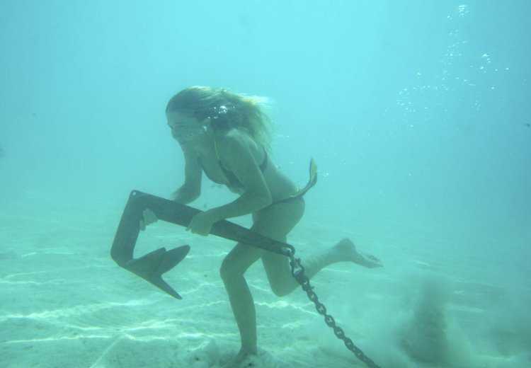 Ныряльщица и два осьминога