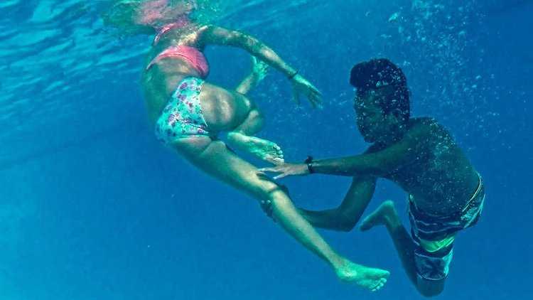 София Рокс ныряльщица