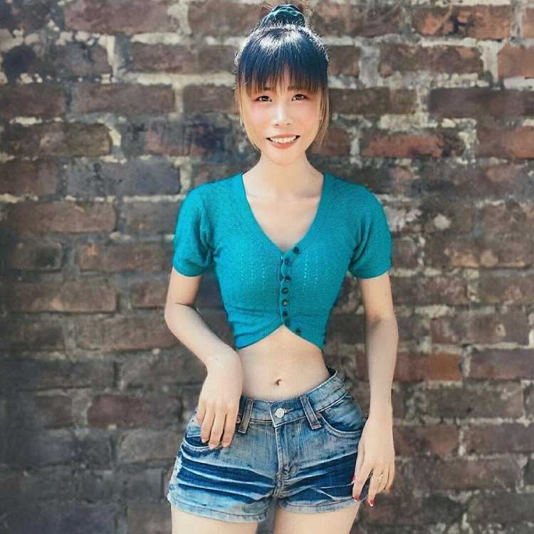 23-Летняя Су Наинг из Мьянмы