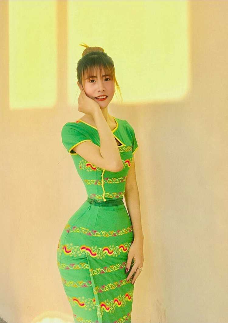 Девушки с осиной талией