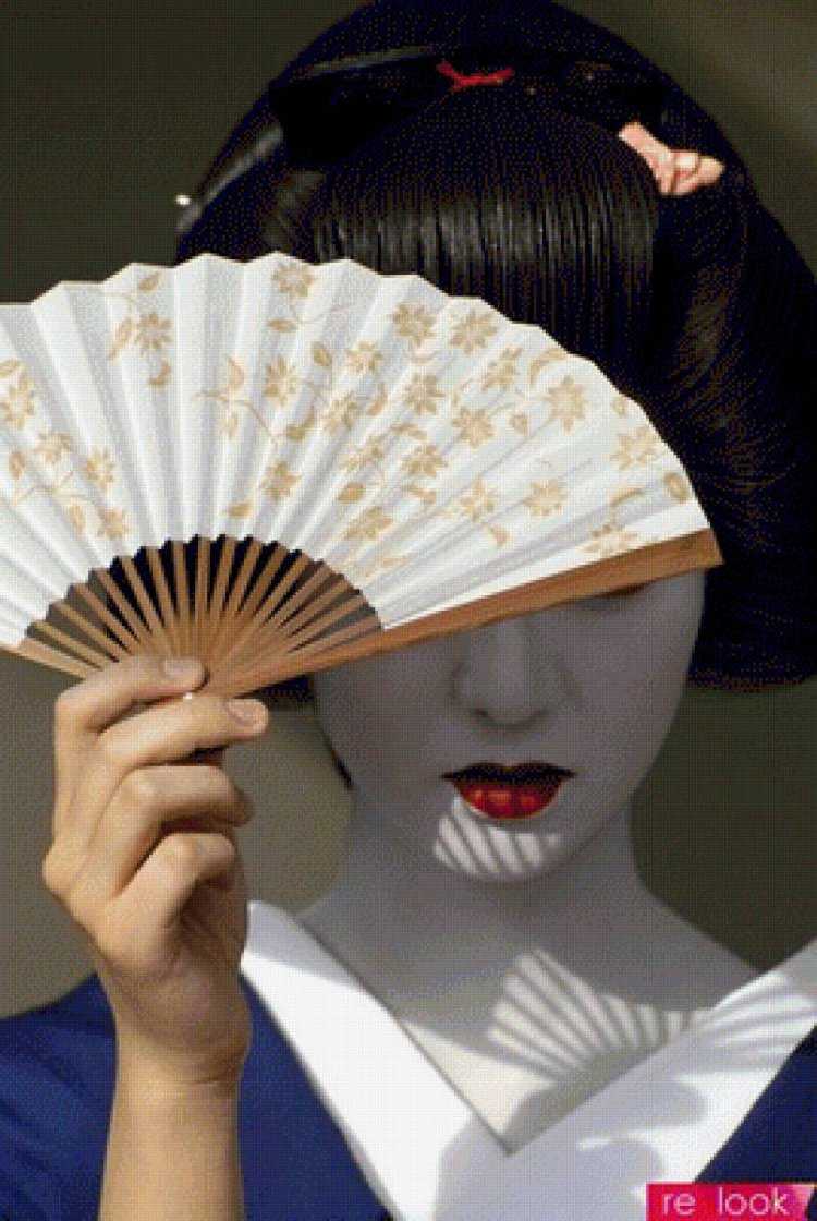 Японка с веером