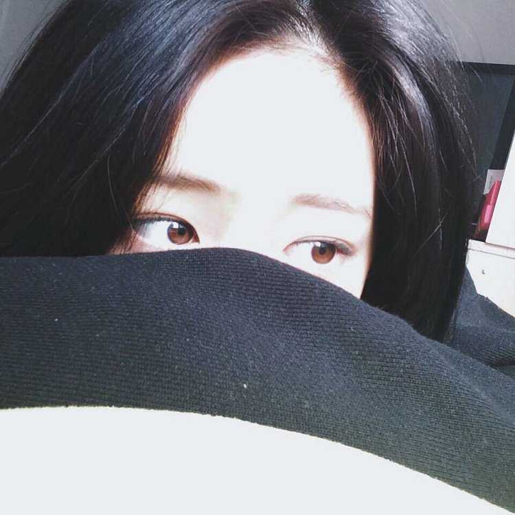 Кореянка на пол лица