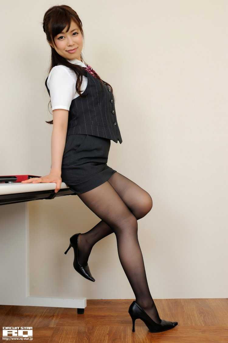 Японки красивые в офисе