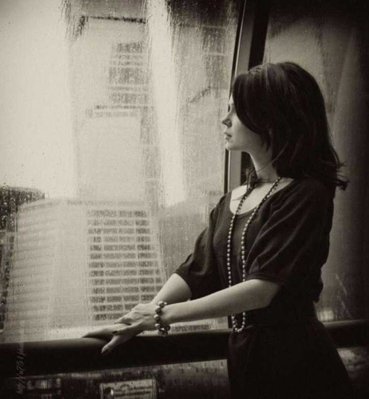 Девушка ждет