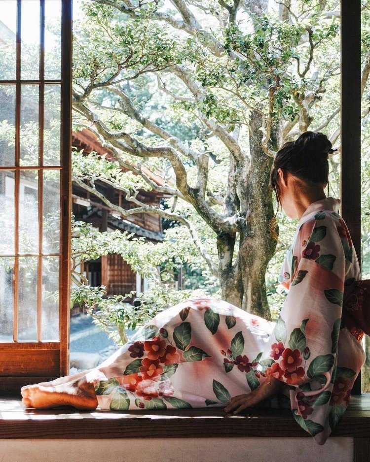 Японка в саду