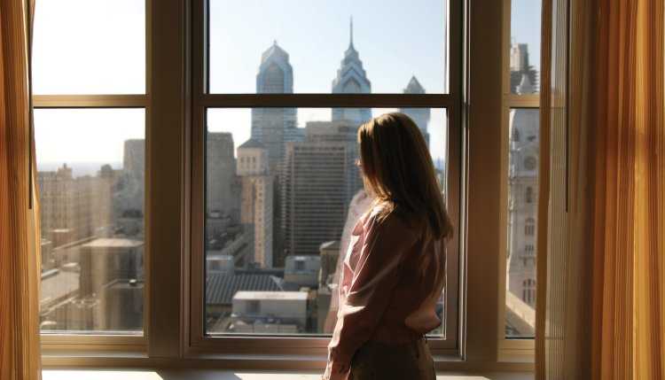 Японка у окна44