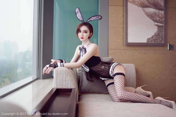 Шапка с кроличьими ушками